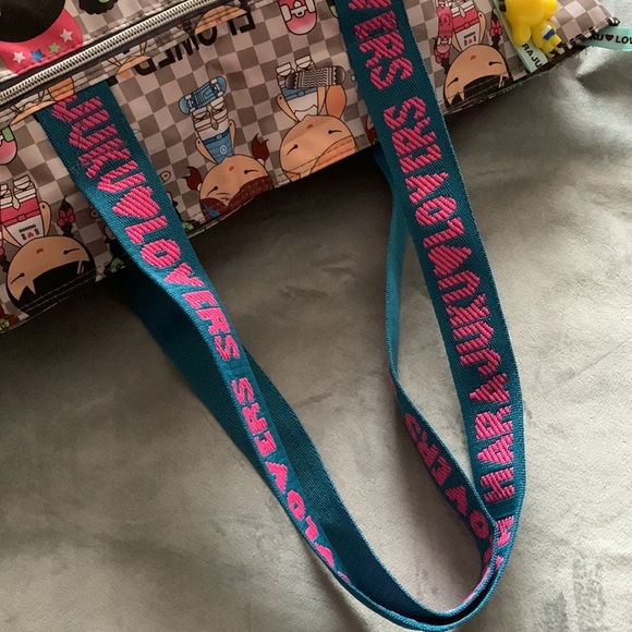 Harajuku Lovers enormous Flower Spring Travel Tote - Picture 4 of 13